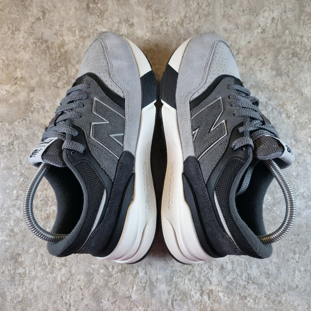 New Balance 997R Running Shoes Black Gray White Men's 7 D / Women's 8.5 Wide